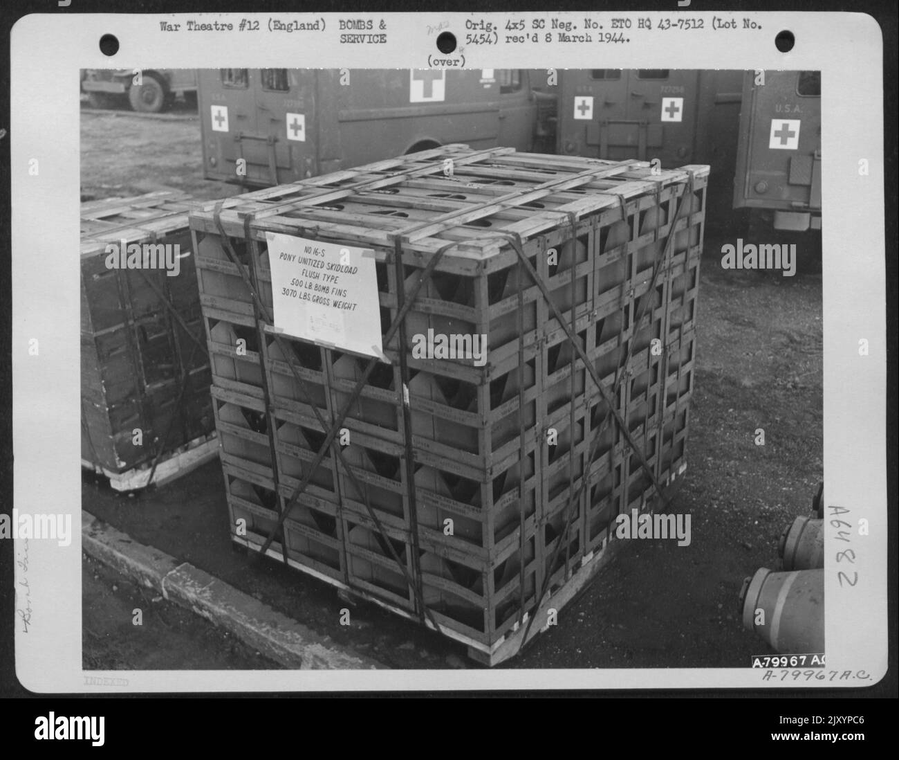 Il numero visualizzato è 16-S Pony Unitized Skidload (Flush Type) composto da 500 lb Bomb pinne. Londra Inghilterra, 20 ottobre 1943. Foto Stock