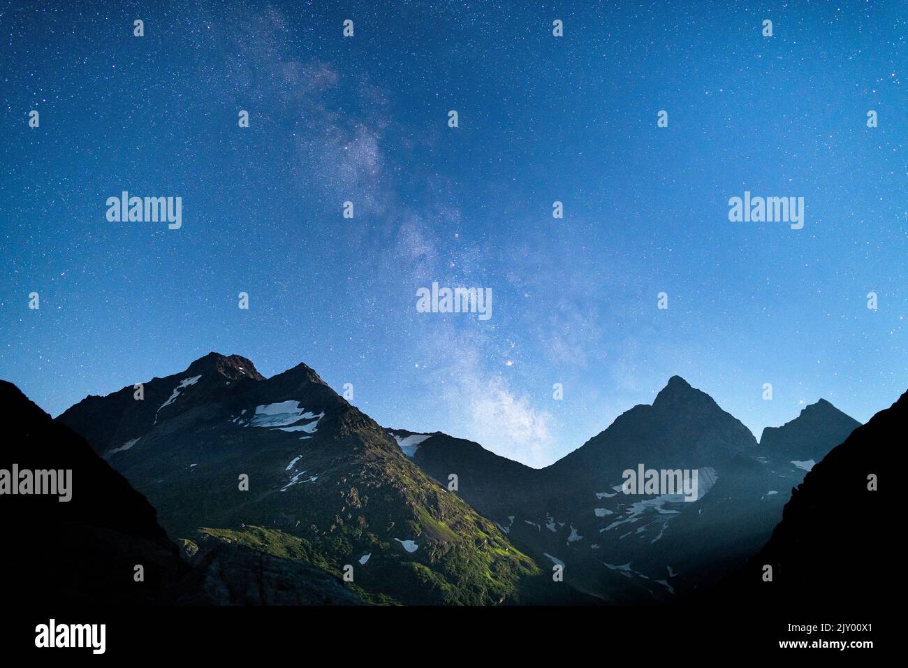 Via Lattea sulle Alpi svizzere vicino al Passo Susten (Svizzera) Foto Stock