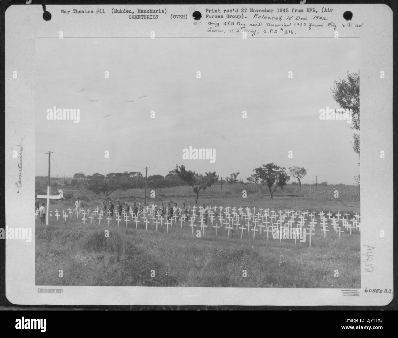 Sotto queste croci bianche si trovano i prigionieri di guerra alleati in Un Mukden, Manciuria War Cemetery. Molti dei prigionieri nella prigione giapponese sono morti e sono stati sepolti qui. Coloro che sono sopravvissuti sono rapidamente evacuati da 10th aerei dell'aeronautica i cui piloti erano tra Foto Stock