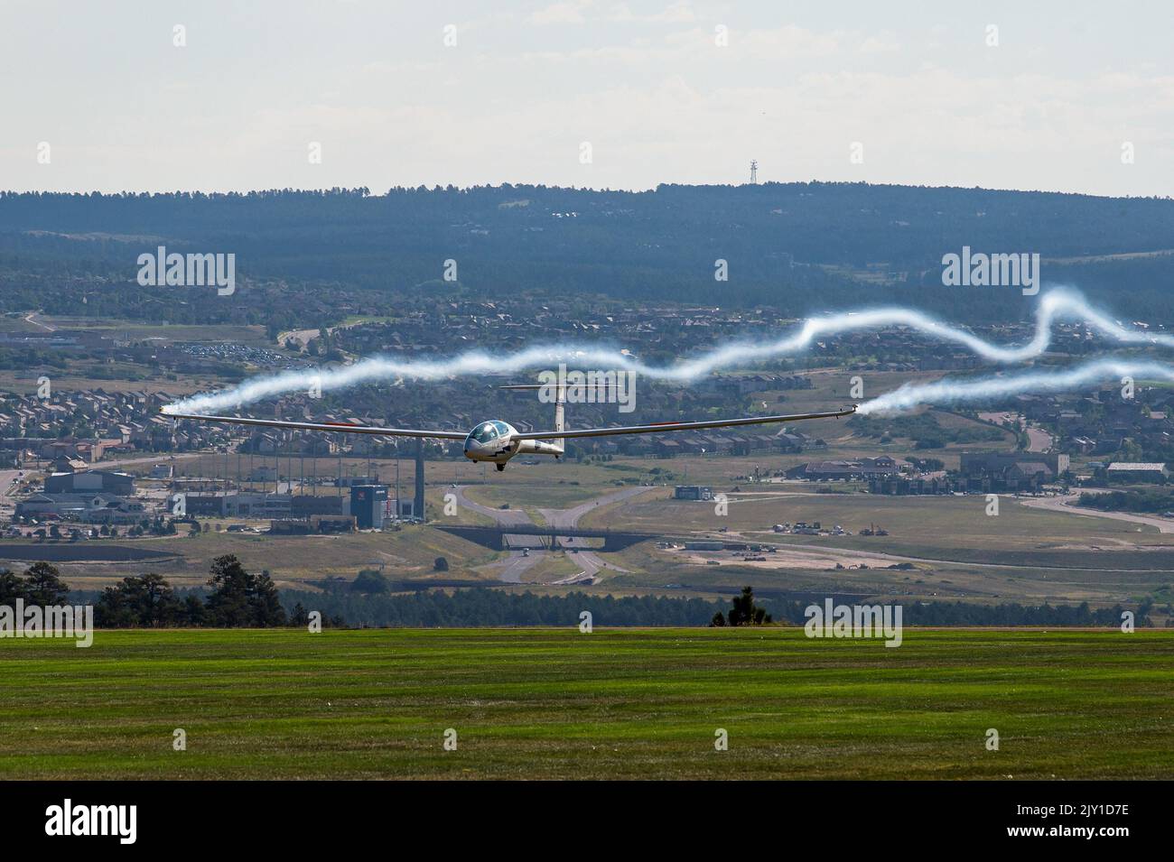 U.S. AIR FORCE ACADEMY, Colom. -- i cadetti dell'Accademia dell'aeronautica partecipano alla parata del weekend dei genitori allo Stillman Field il 2 settembre 2022. L'evento si svolge durante il fine settimana del Labor Day, offrendo alle famiglie dell'Accademia un'opportunità estesa di riunirsi con i loro cadetti e le strutture del tour dell'Accademia. (STATI UNITI Foto dell'aeronautica/Trevor Cokley) Foto Stock