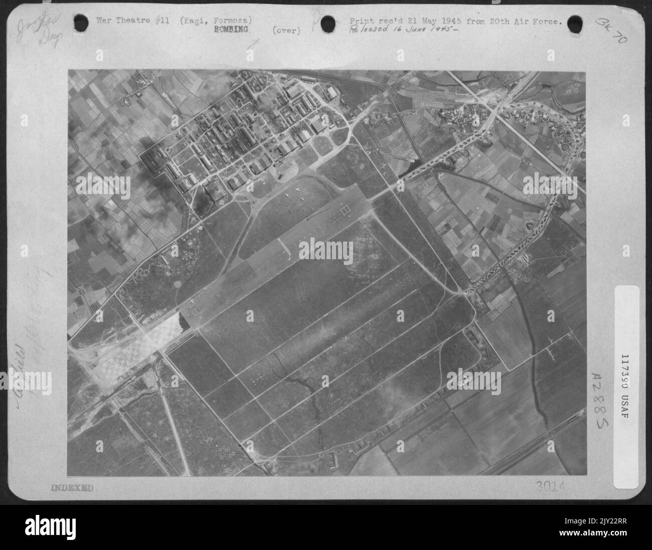 Vista pre-colpo dell'Airdrome di Kagi, importante obiettivo giapponese sull'isola di Formosa. Foto Stock