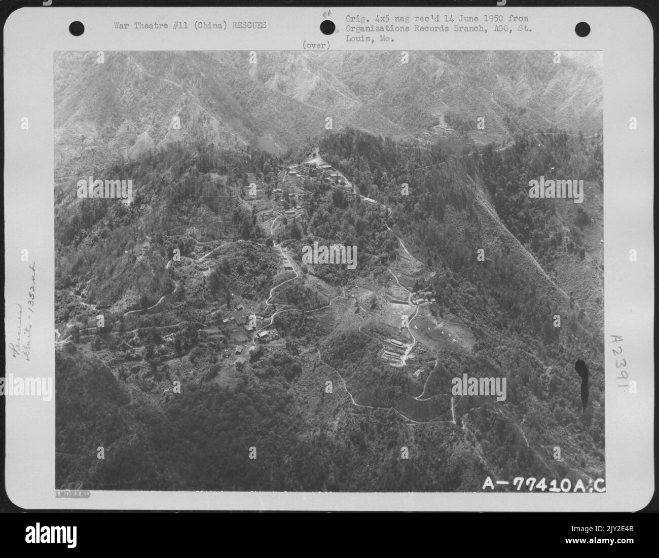 Operazioni di salvataggio di 1352Nd Aafbu in Cina (98Degrees25'e, 25Degrees50'N) consolidato C-87, aereo n. 0610 NZ-2010. 9 giugno 1945. Foto Stock