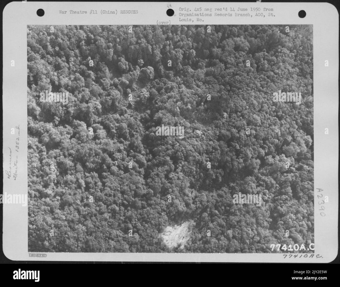 Operazioni di salvataggio di 1352Nd Aafbu in Cina (98Degrees25'e, 25Degrees50'N) consolidato C-87, aereo n. 0610 NZ-2010. 9 giugno 1945. Foto Stock