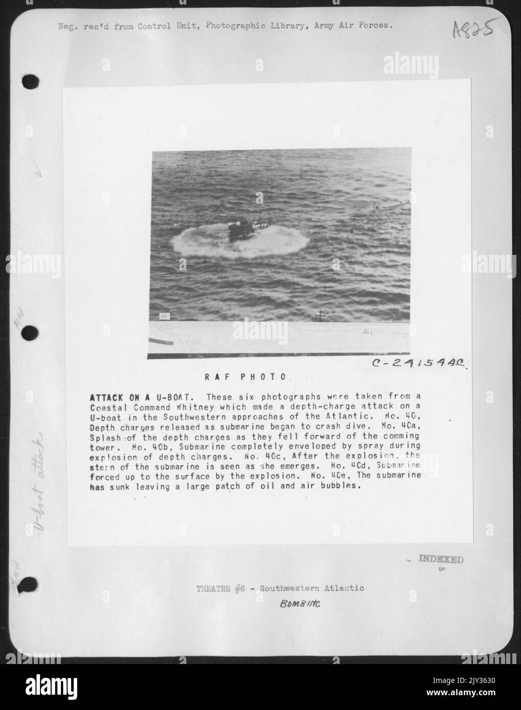 Attacco su U-Boat. Queste 6 foto sono state scattate da un comando costiero Whitney che ha fatto un attacco di profondità su una U-boat negli approcci sud-occidentali dell'Atlantico. No. 40, le cariche di profondità liberate mentre il sottomarino ha cominciato ad impantanarsi. Foto Stock