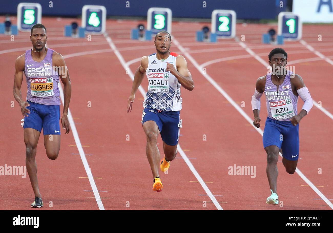 HUGHES Zharnel di Gran Bretagna , VICAUT Jimmy di Francia e AZU Jeremiah di Gran Bretagna Finale maschile 100m 1/2 durante i Campionati europei di Atletica 2022 il 15 agosto 2022 a Monaco di Baviera, Germania - Foto Laurent Lairys / DPPI Foto Stock