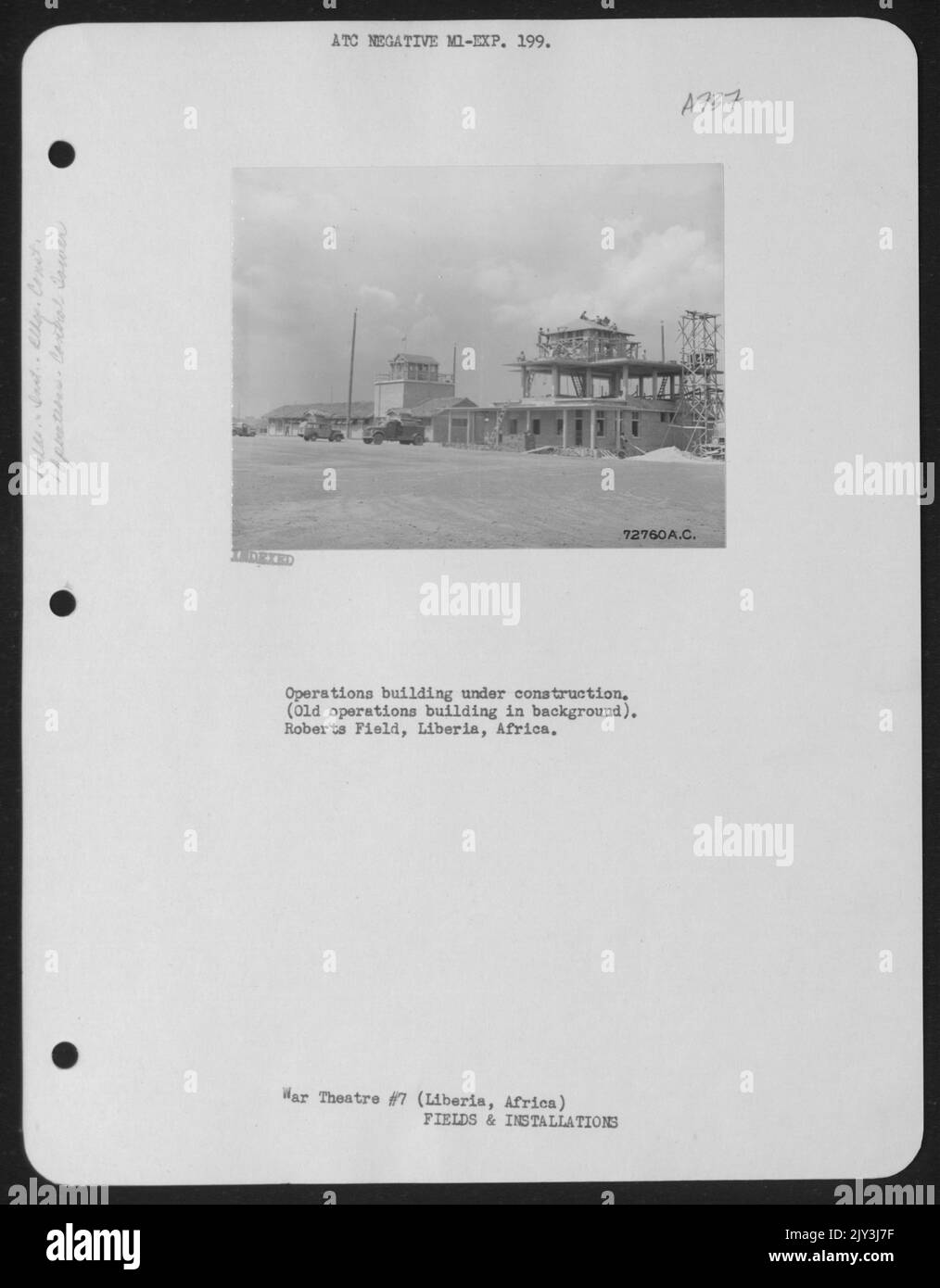 Operazioni edificio in costruzione. (Vecchio edificio delle operazioni in background). Aeroporto Roberts Field, Liberia, Africa. Foto Stock