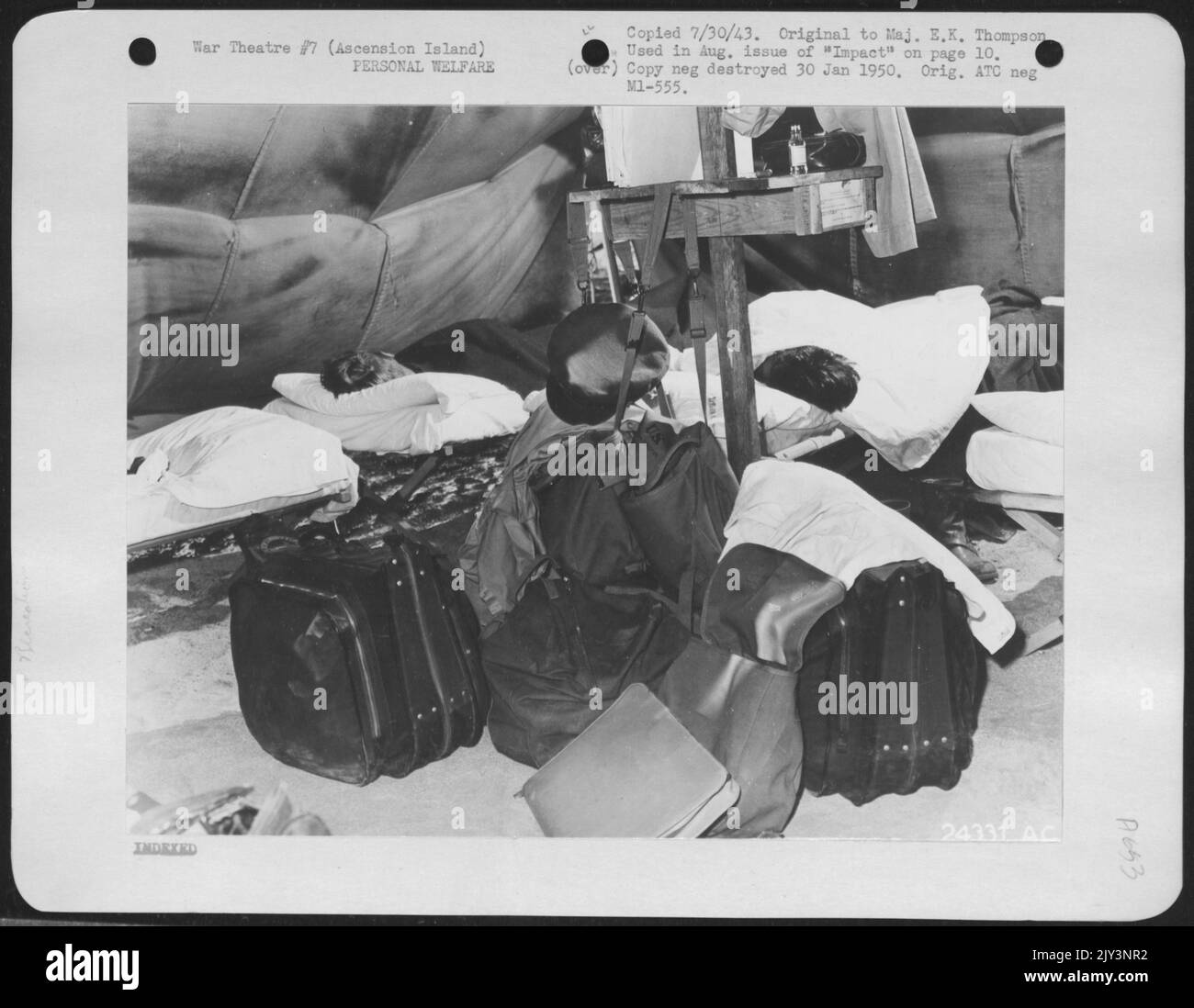 I fliers di A.T.C. riposano nelle lenzuola pulite - il bagaglio è pronto per il decollo di domani. Foto Stock