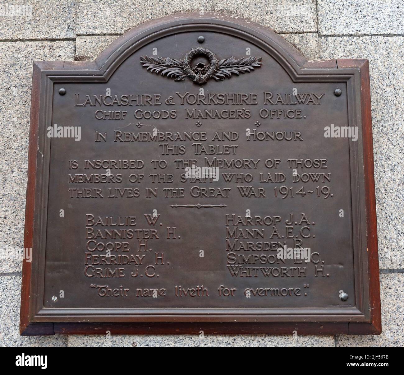 Targa di memoria di guerra, stazione ferroviaria Victoria, Manchester, Lancashire & Yorkshire Railway, in ricordo e onore Foto Stock