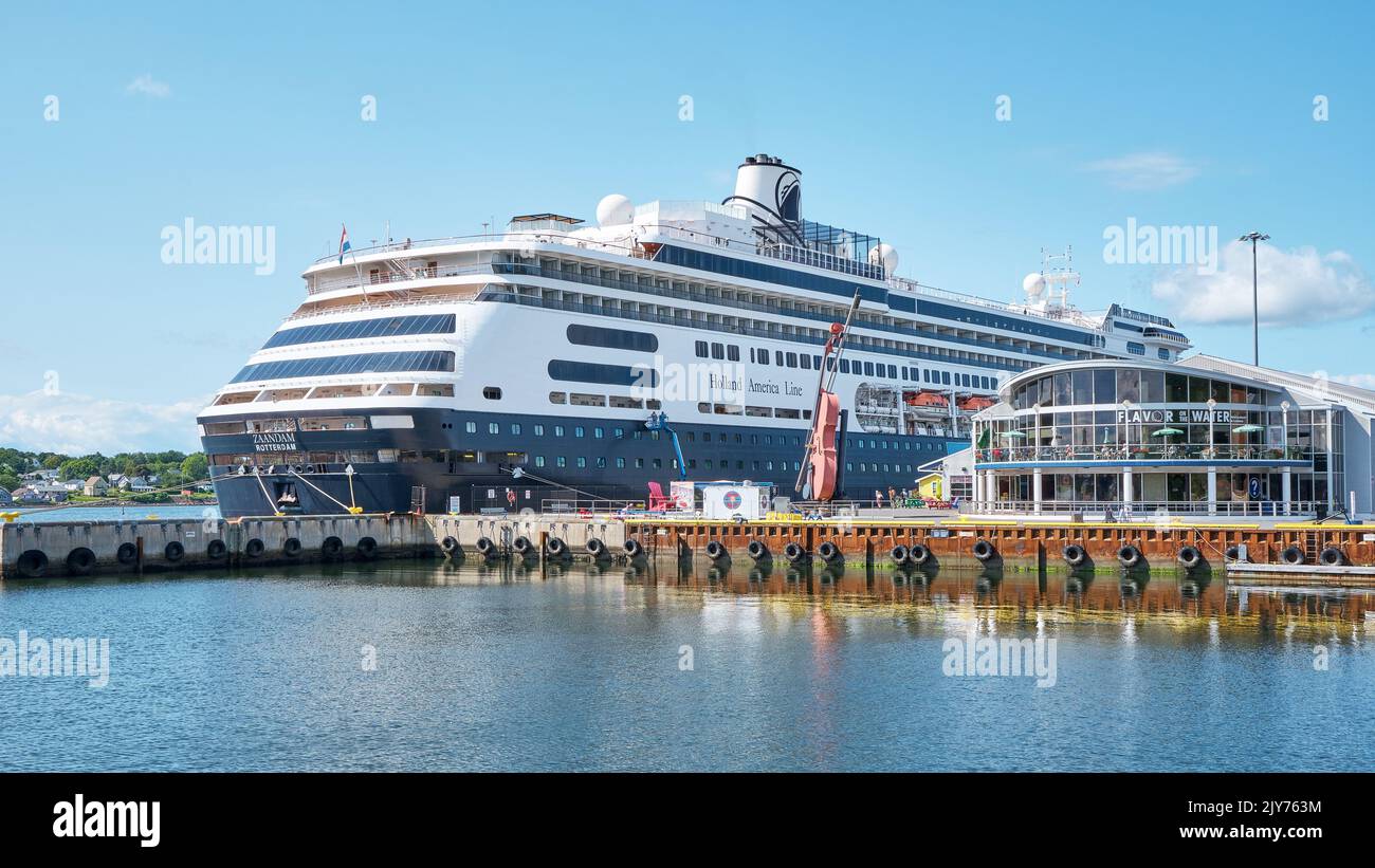 La MS Zaandam è di proprietà e gestita dalla Holland America Line. Prende il nome dalla città di Zaandam vicino ad Amsterdam, Paesi Bassi. Qui la nave è doc Foto Stock