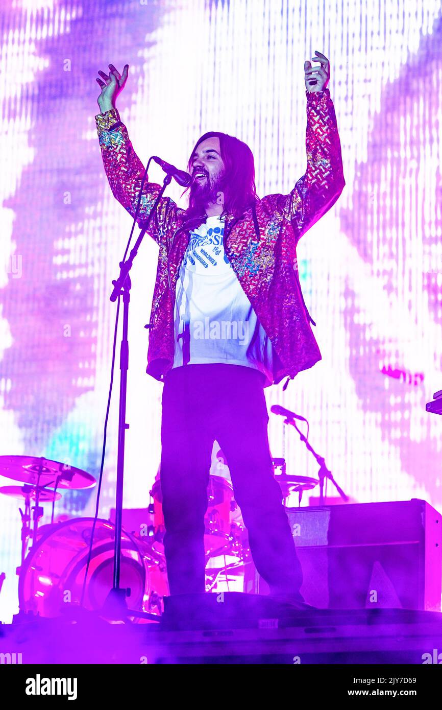 Milano, Italia. 07th Set, 2022. Progetto di musica psichedelica del multi-strumentista australiano Kevin Parker, Tame Impala si esibisce dal vivo durante un concerto all'Ippodromo SNAI. Credit: SOPA Images Limited/Alamy Live News Foto Stock