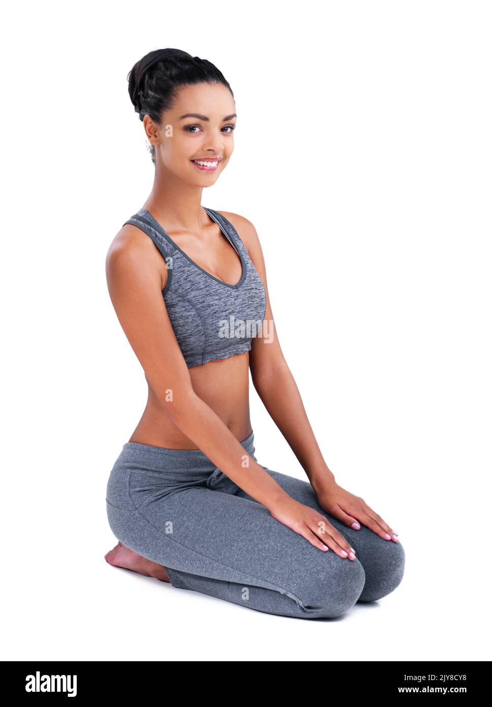 Im sempre sorridente quando im che si sta allenando. Ritratto completo di un atleta femminile isolato su bianco. Foto Stock