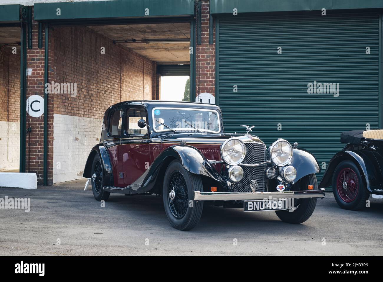 1935 Alvis auto al Bicester Heritage Centre. Oxfordshire, Inghilterra. Filtro vintage applicato Foto Stock