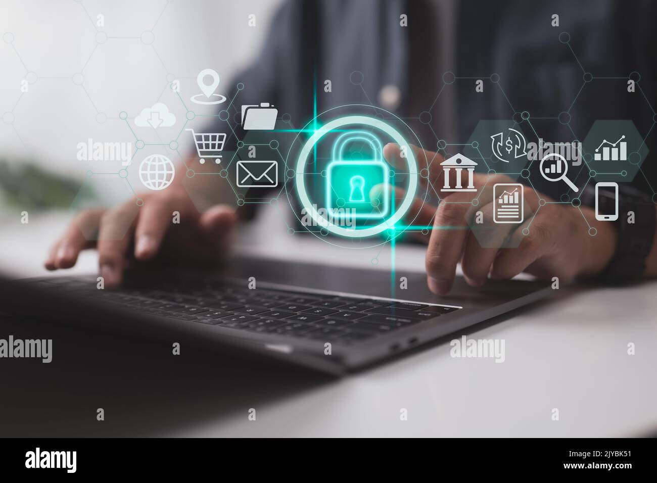 Concetti di sicurezza e privacy per i dati. Il simbolo di blocco e la protezione della rete Internet. Protezione dei dati personali su schermi virtuali. Foto Stock