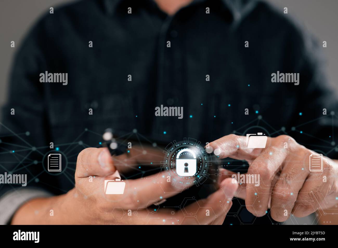 Documento di sicurezza. Gestire i documenti (DMS). Archiviazione online dei file e crittografia dei dati. Accedere ai file sul cloud effettuando l'accesso. Foto Stock