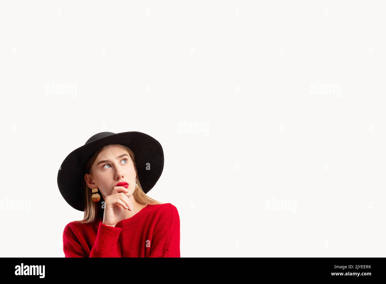 dubbioso donna tendenza guardare scelta offerta personale Foto Stock