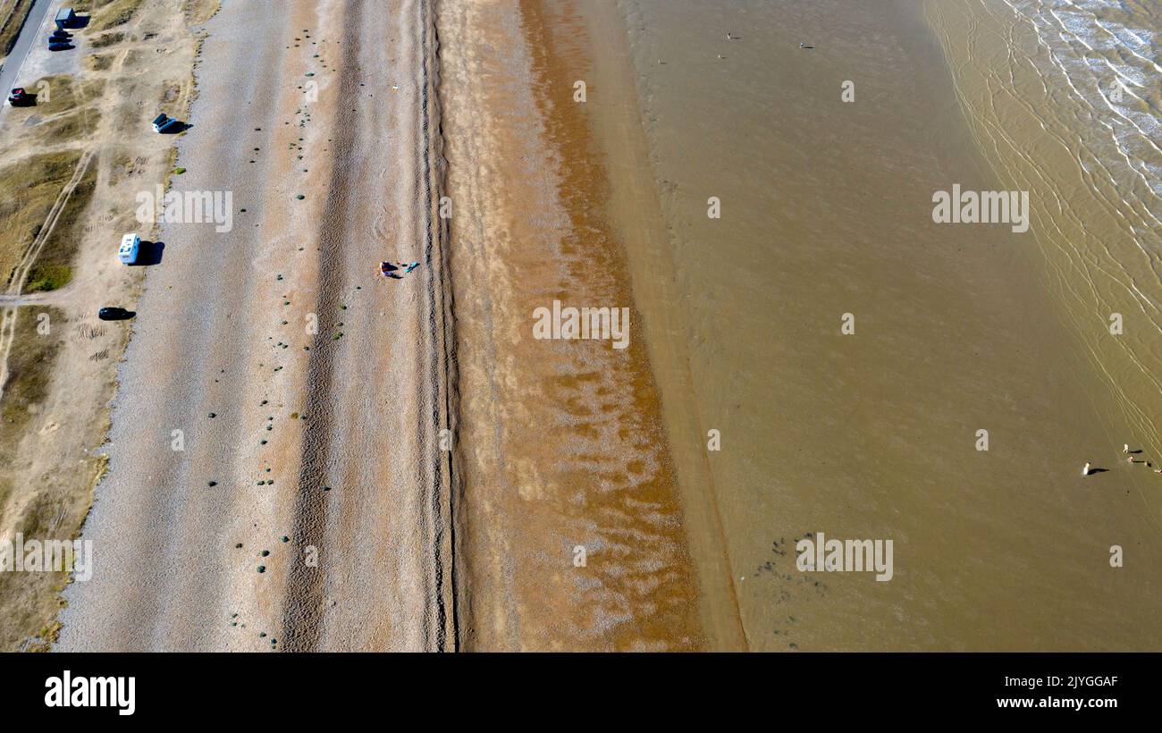 Altitudine bassa, vista aerea che guarda giù sulla Baia di Sandwich a Low Tide Foto Stock
