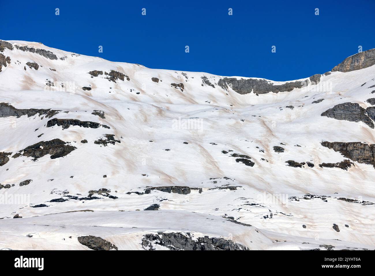 Gemmipass, Sahara polvere sui campi di neve a Tzhe Laemmerboden, Svizzera, Vallese, Leukerbad Foto Stock