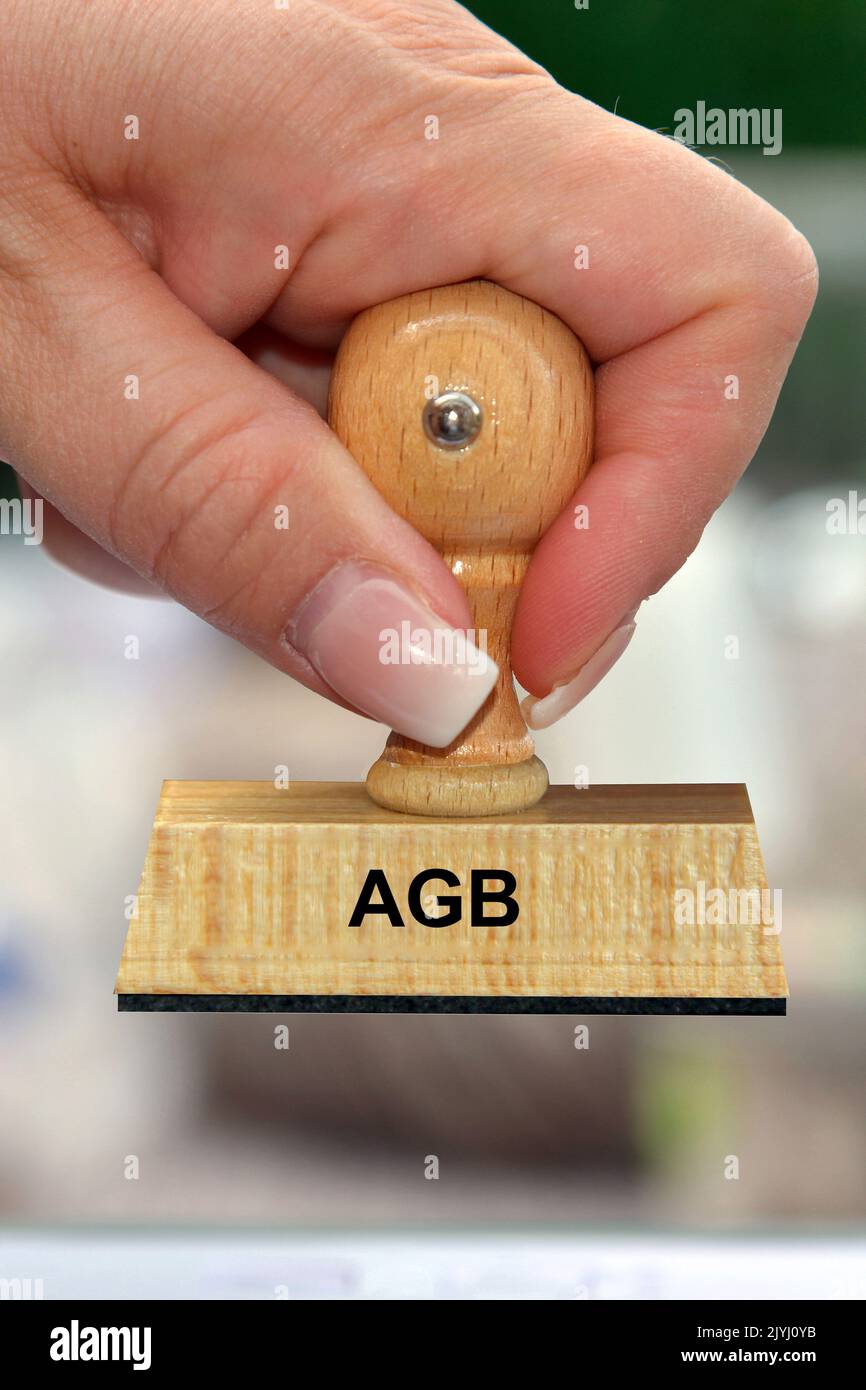 La mano della donna con la scritta del bollo AGB, GTC, Germania Foto Stock