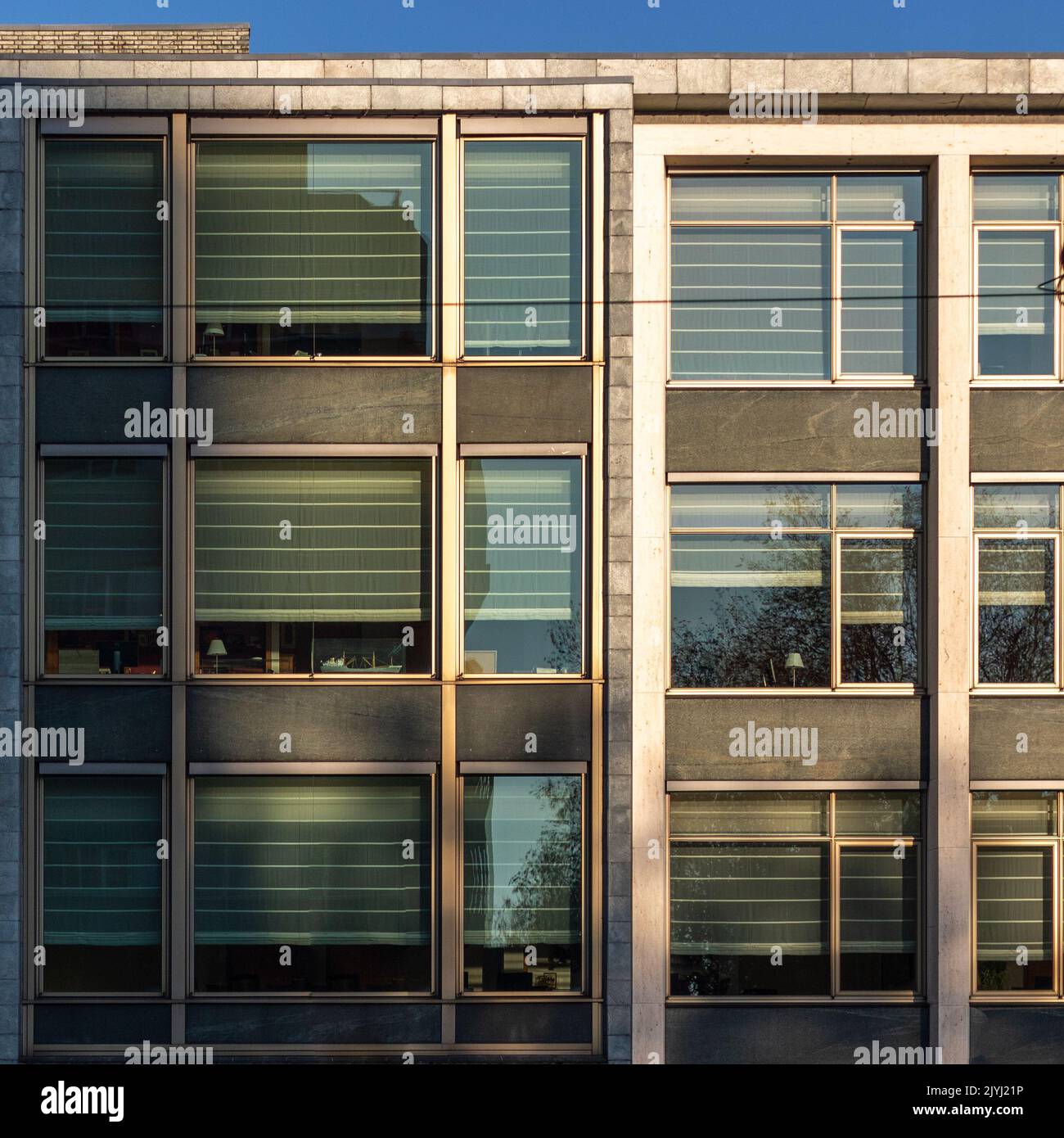 Edificio residenziale degli anni '70 nel centro di Utrecht, nei Paesi Bassi. Foto Stock