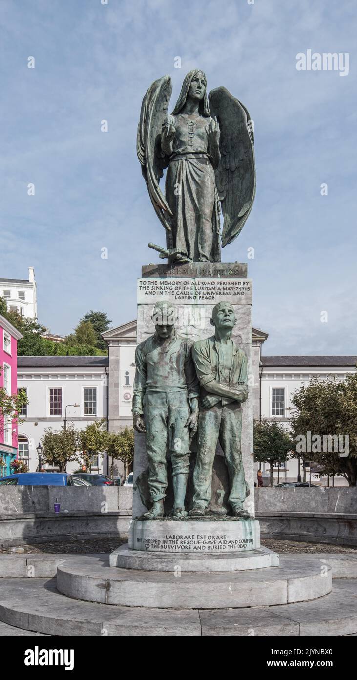 Il Memoriale di Lusitania, conosciuto come il Memoriale della Pace, si trova in Casement Square, Cobh, County Cork, Irlanda. La nave fu siluredata il 7th maggio 915. Foto Stock