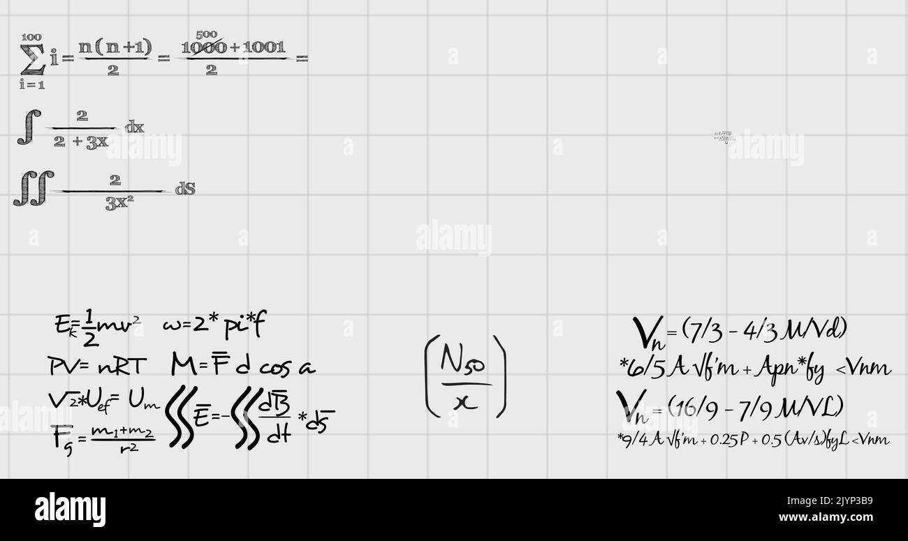 Immagine delle equazioni matematiche scritte a mano che si spostano sulla pagina del notebook con righe quadrate Foto Stock