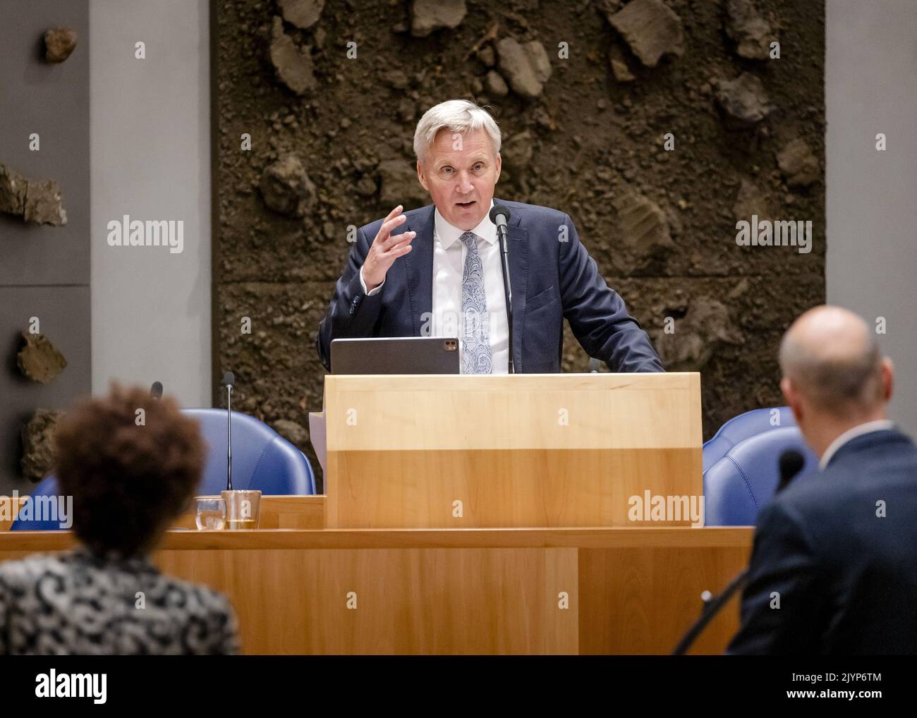2022-09-08 15:10:32:19 L'AIA - Eric van der Burg, Segretario di Stato per l'asilo e la migrazione, durante un dibattito sulla crisi di asilo. Si discutono i problemi del centro di candidatura di Ter Apel e l'accordo di asilo concluso di recente dai partiti di coalizione. ANP SEM VAN DER WAL olanda fuori - belgio fuori Foto Stock