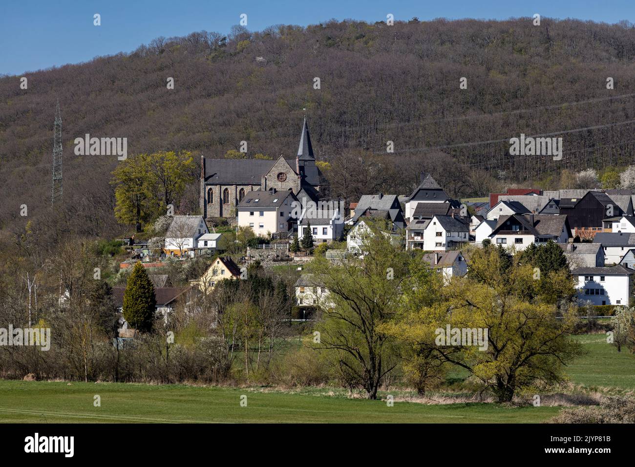 Dillheim, ex villaggio, con protestante neo-gotico Gesù Cristo Chiesa, dal 1970 distretto locale del comune di Ehringshausen, Assia, Germania Foto Stock