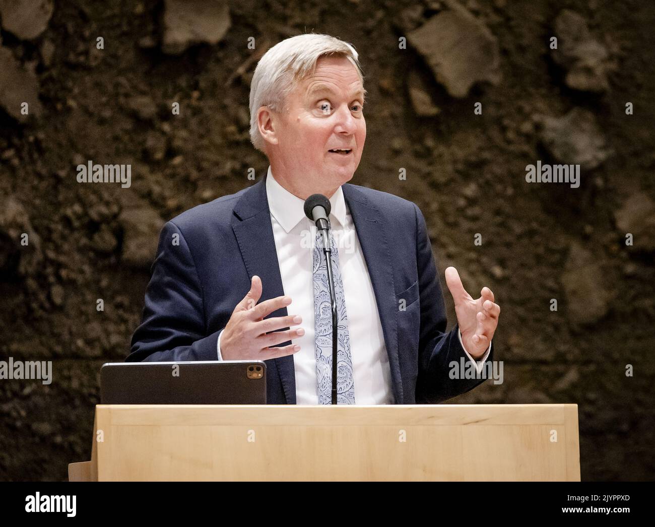 2022-09-08 15:33:42:19 L'AIA - Eric van der Burg, Segretario di Stato per l'asilo e la migrazione, durante un dibattito sulla crisi di asilo. Si discutono i problemi del centro di candidatura di Ter Apel e l'accordo di asilo concluso di recente dai partiti di coalizione. ANP SEM VAN DER WAL olanda fuori - belgio fuori Foto Stock