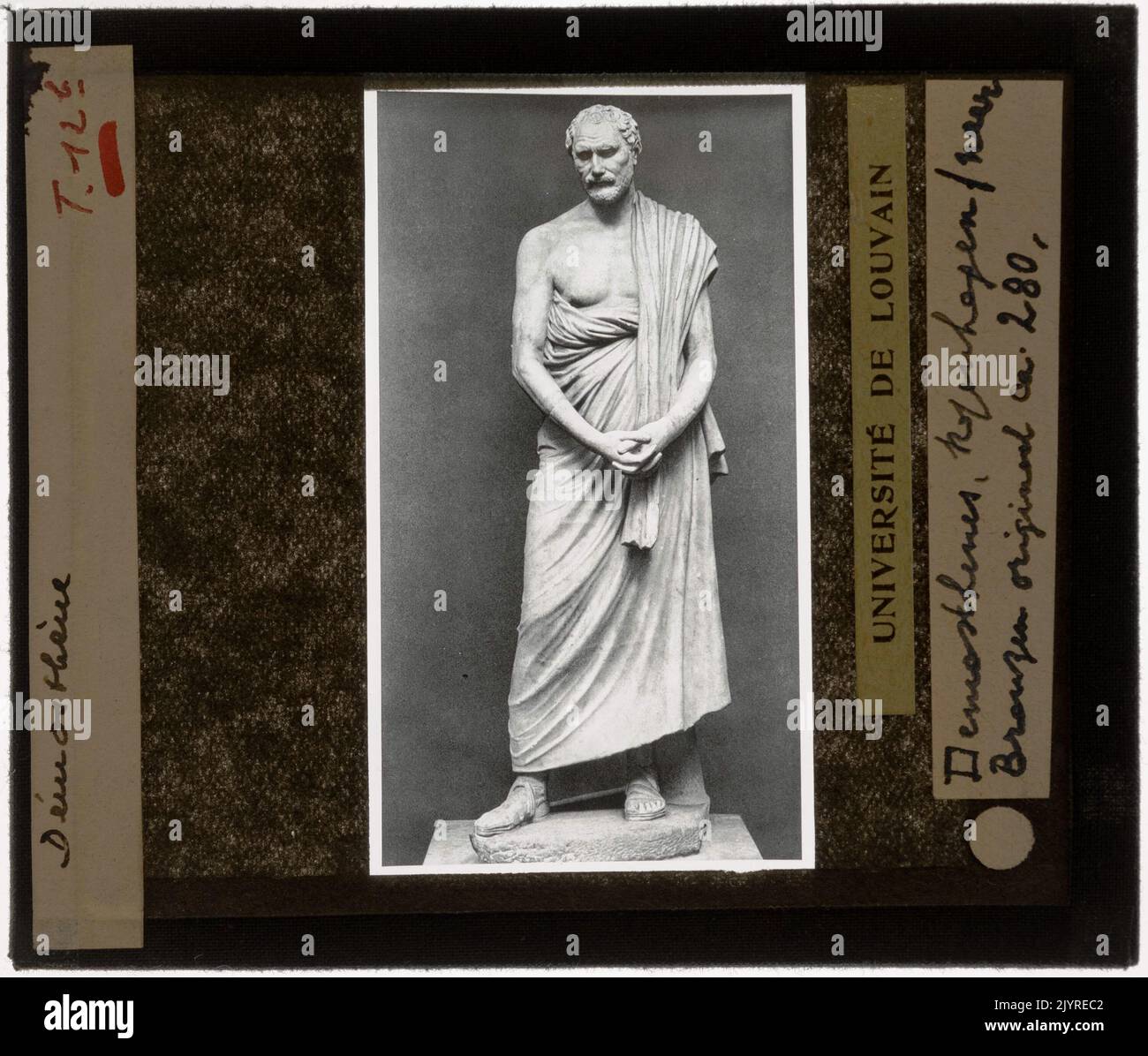 Demostene era un oratore e statista greco, riconosciuto per i suoi eloquenti discorsi e l'influenza politica ad Atene. Le sue orazioni, in particolare quelle che si oppongono al dominio macedone, sono state conservate come esempi cruciali di retorica classica e pensiero politico. Foto Stock