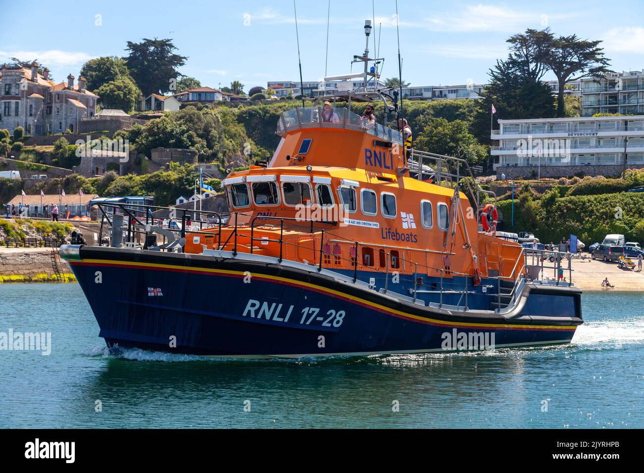 RNLI 17-28 scialuppa di salvataggio per tutte le stagioni nel porto di Brixham Foto Stock