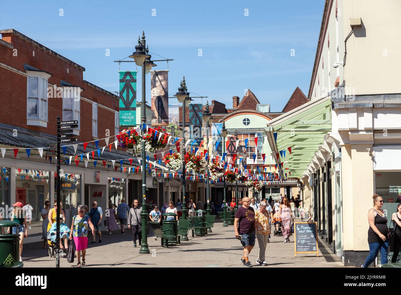 Centro commerciale Old George Mall, High Street, Salisbury, Wiltshire, Inghilterra Foto Stock