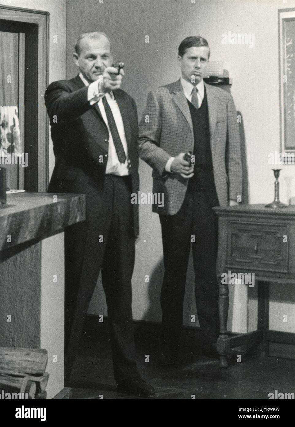 Attore Siegfried Wischnewski (a sinistra) nelle miniserie televisive Melissa di Francis Durbridge, Germania 1966 Foto Stock