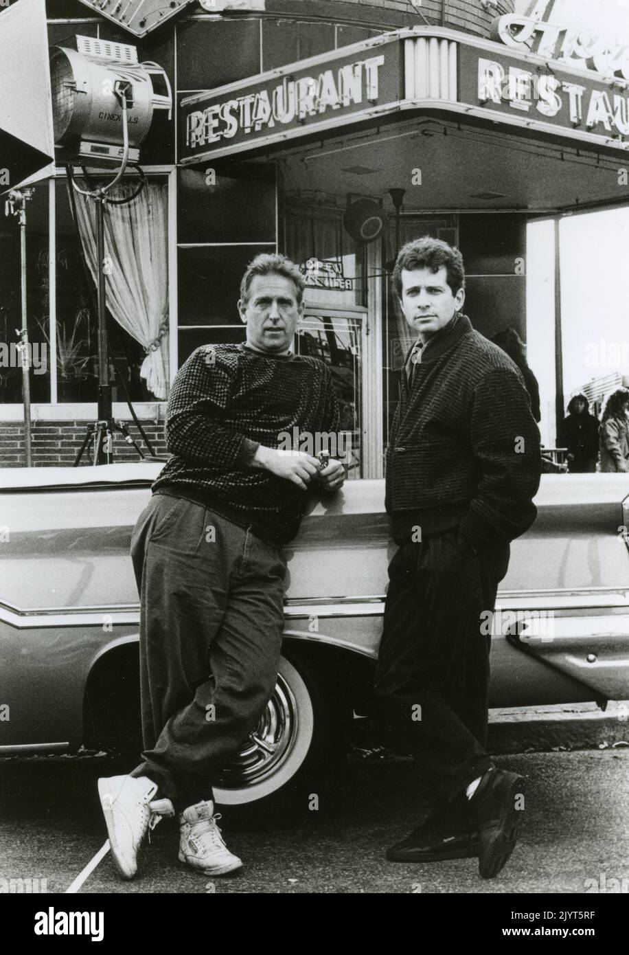 Il regista americano Jim McBride e il produttore Adam Fields durante le riprese del film Great Balls of Fire!, USA 1989 Foto Stock