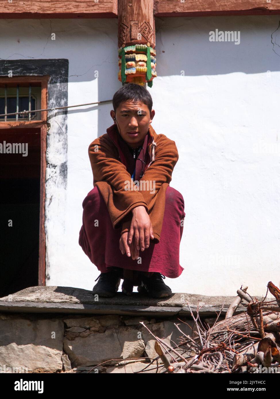 Ritratto di una persona locale del patrimonio tibetano, un adolescente o giovane adolescente, ma che vive in Cina, residenti di un piccolo villaggio fuori Songpan antica città nella provincia settentrionale del Sichuan. PRC. Cina (126) Foto Stock