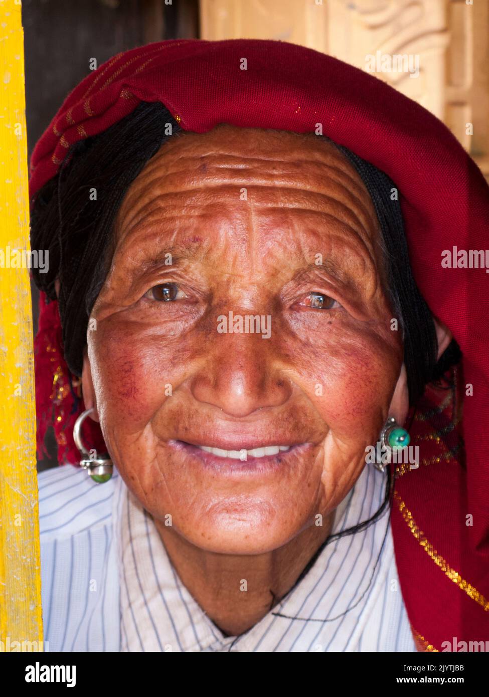 Ritratto di persona locale del patrimonio tibetano ma che vive in Cina, residenti di un piccolo villaggio fuori Songpan antica città nella provincia settentrionale del Sichuan. PRC. Cina (126) Foto Stock