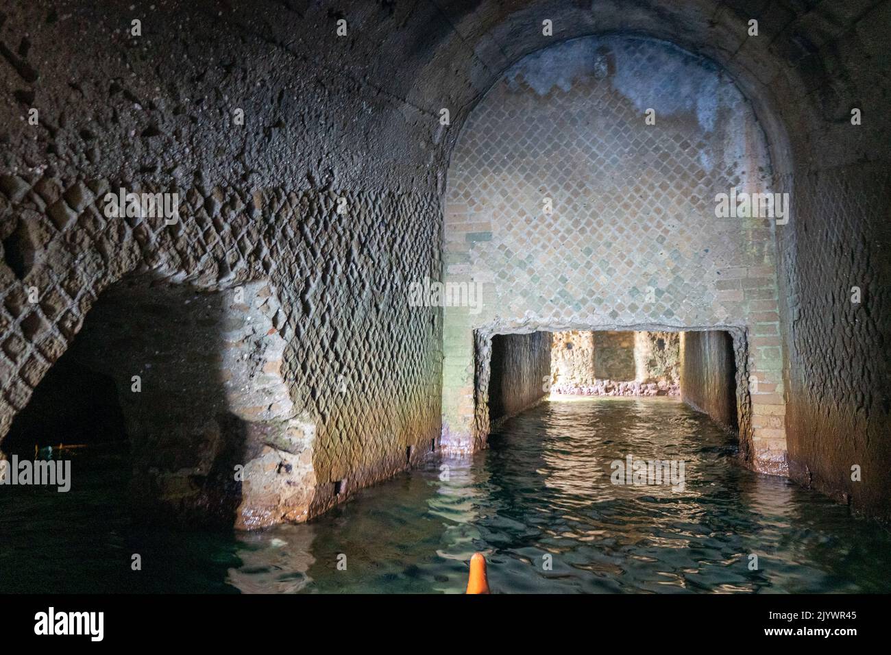 Tour in kayak a Napoli - palazzo degli spiriti, marechiaro Foto Stock