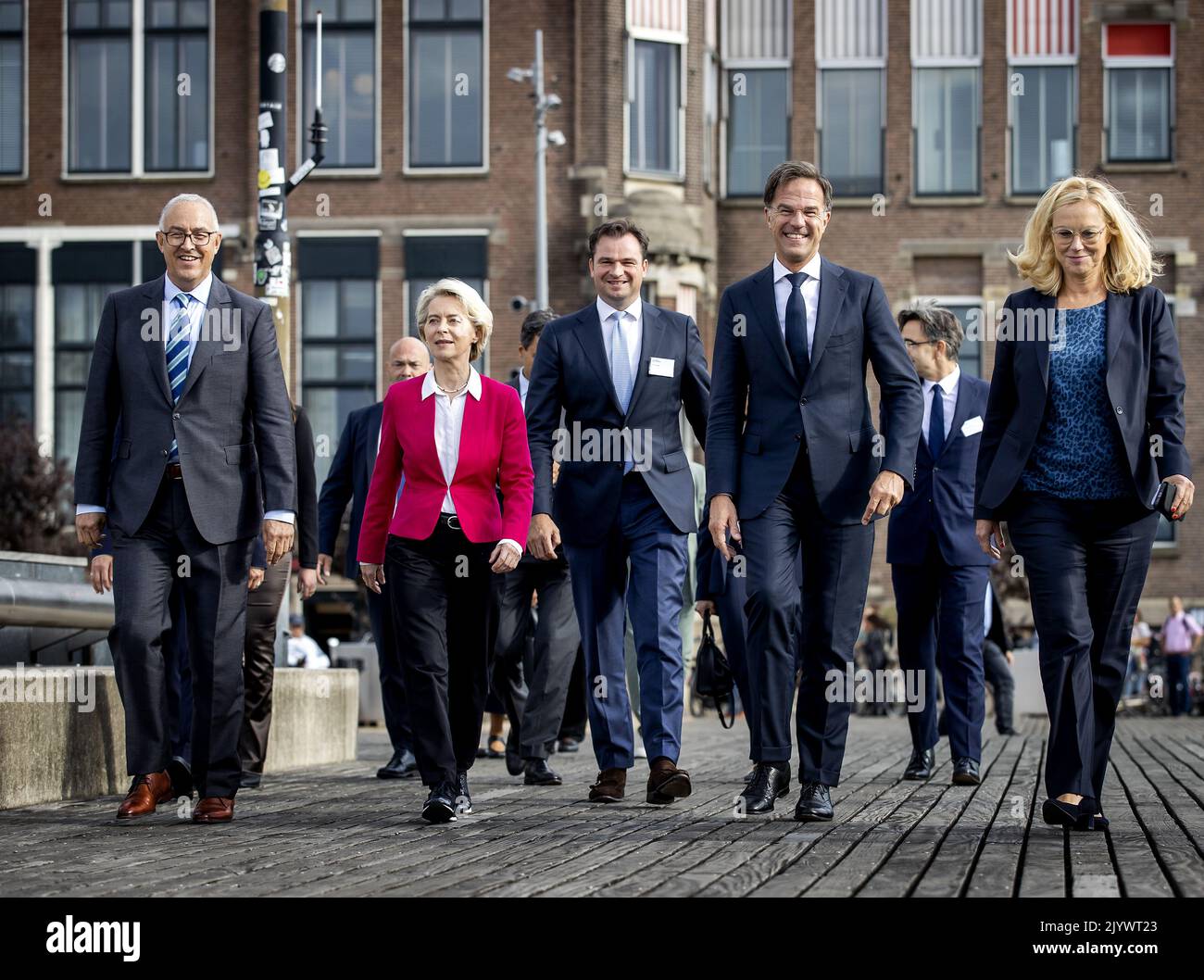 2022-09-08 17:13:06:19 ROTTERDAM - il primo ministro Mark Rutte, il ministro Sigrid Kaag (Finanze) e il sindaco Ahmed Aboutaleb stanno visitando l'autorità del porto di Rotterdam con il presidente della Commissione europea Ursula von der Leyen. La visita è stata dominata dal piano olandese di ripresa e resilienza (HVP), che il gabinetto ha presentato alla Commissione europea. ANP KOEN VAN WEEL netherlands out - belgium out Foto Stock