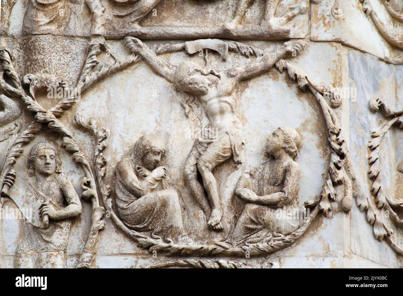 La crocifissione e la morte di Gesù - bassorilievo dal 3th° pilastro (nuovo Testamento) - facciata della cattedrale di Orvieto - Umbria - Italia Foto Stock