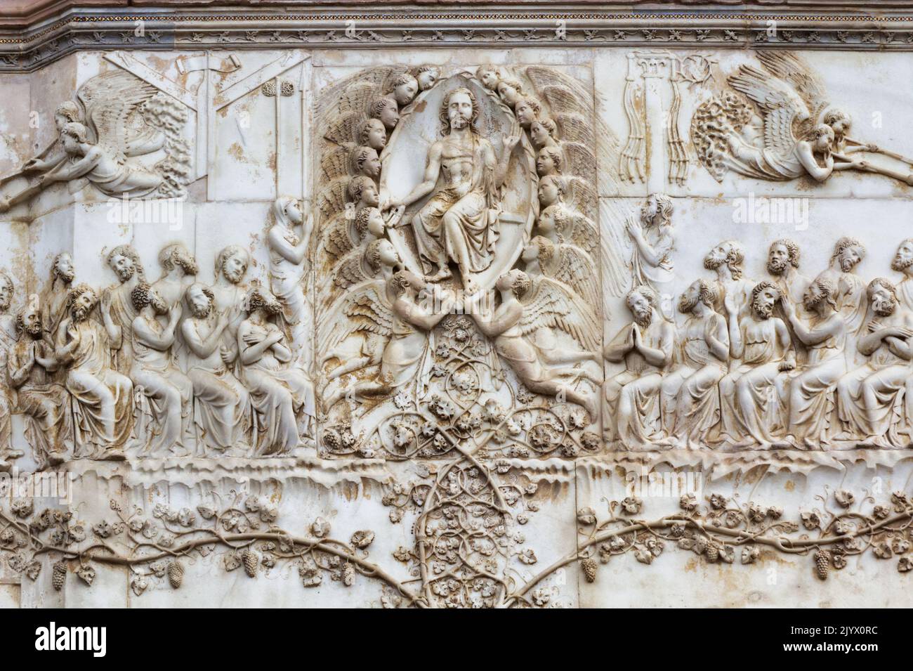 Ultimo Giudizio, Apocalisse (di Lorenzo Maitani, 14th° secolo) - dettaglio - bassorilievo dal 4th° pilastro - facciata della cattedrale di Orvieto - Umbria - Italia Foto Stock