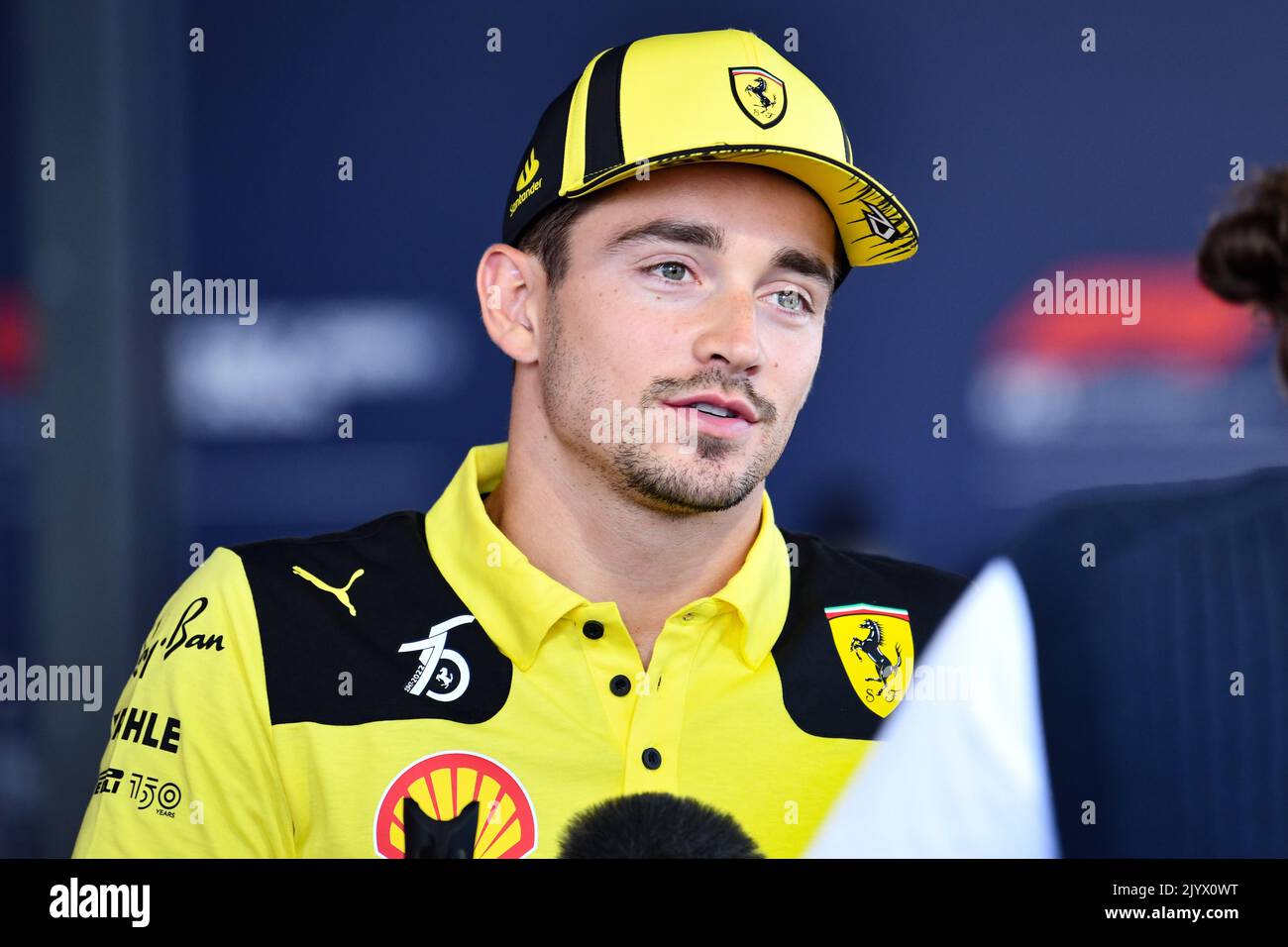 Monza, Mezzolombardo, Italia. 8th Set, 2022. Il pilota monegasco CHARLES LECLERC (Scuderia Ferrari) parla ai media durante il Gran Premio d'Italia 2022 sul circuito di Monza in Italia. (Credit Image: © Daisy Facinelli/ZUMA Press Wire) Foto Stock