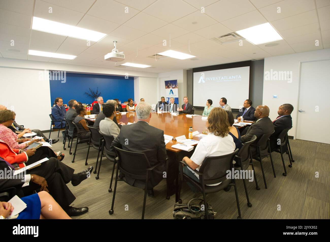 Il Segretario Shaun Donovan ad Atlanta, Georgia, per la partecipazione alla Promise Zones Roundtable, ospitata da Invest Atlanta, l'autorità per lo sviluppo economico della città. Foto Stock