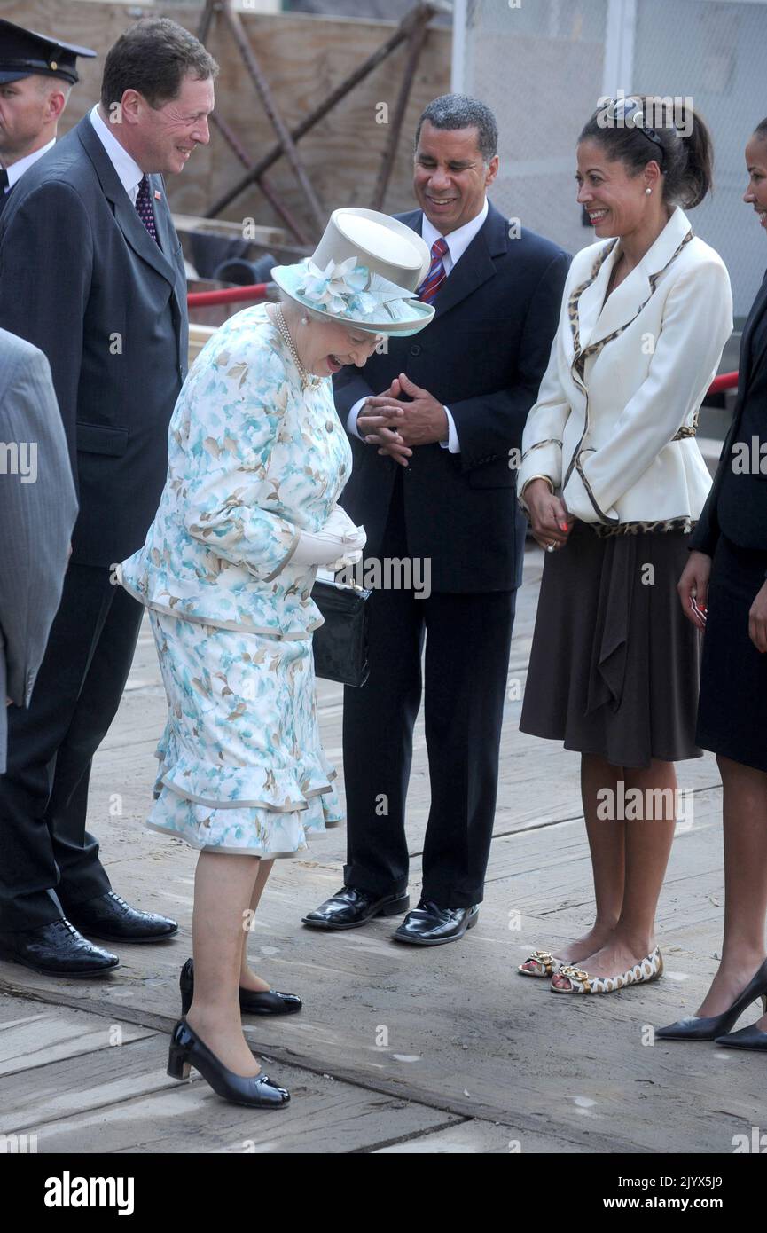 **FOTO DEL FILE** la regina Elisabetta II è scomparsa. La Regina Elisabetta II e il Principe Filippo durante la visita della Regina a Ground Zero presso il World Trade Center di New York City. Luglio 6, 2010. Credito: Dennis Van Tine/MediaPunch Foto Stock