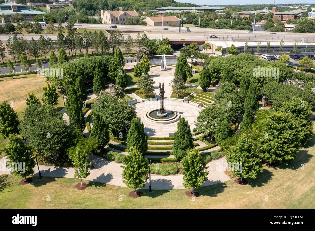 Tulsa, Oklahoma - il John Hope Franklin Reconciliation Park, un memoriale basato sul massacro di razza del 1921 in cui molti afroamericani sono stati assassinati Foto Stock