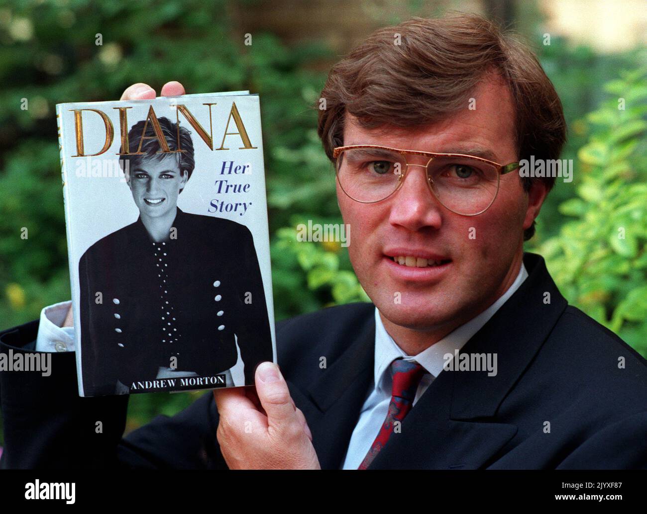 Foto del file datata 15/6/1992 di Andrew Morton con la sua controversa biografia della principessa Diana. Il discorso della Regina Annus horribilis a Guildhall il 24 novembre 1992, segnando 40 anni sul trono, seguì un anno che aveva visto il Principe e la Principessa di Galles in guerra, il Duca e la Duchessa di York separati, la Principessa Anna divorziò, Il Castello di Windsor salì in fiamme e la pubblicazione del libro di Andrew Morton "Diana: La sua vera storia". Nel mese di dicembre il Principe e la Principessa del Galles si separarono formalmente. Data di emissione: Giovedì 8 settembre 2022. Foto Stock