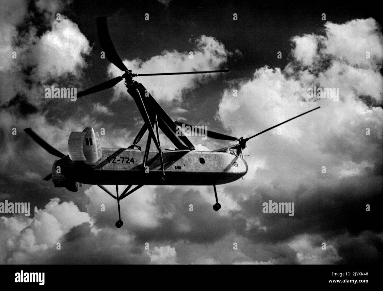 La Gran Bretagna mostra il suo ultimo aereo -- il Cierva Autogiro Co's Air Horse un elicottero a 24 posti, con Rolls-***** Merilin Engine, che mostra le sue incredibili potenze volanti alla mostra di oggi. La piena forza della sfida aerea britannica al mondo è stata dimostrata a Farnborough, Hants, oggi alla mostra e esposizione annuale della Society of British Aircraft Constructors. Erano presenti dirigenti e acquirenti di compagnie aeree in tutto il mondo. Settembre 6, 1949. (Foto di Fox Photos). Foto Stock