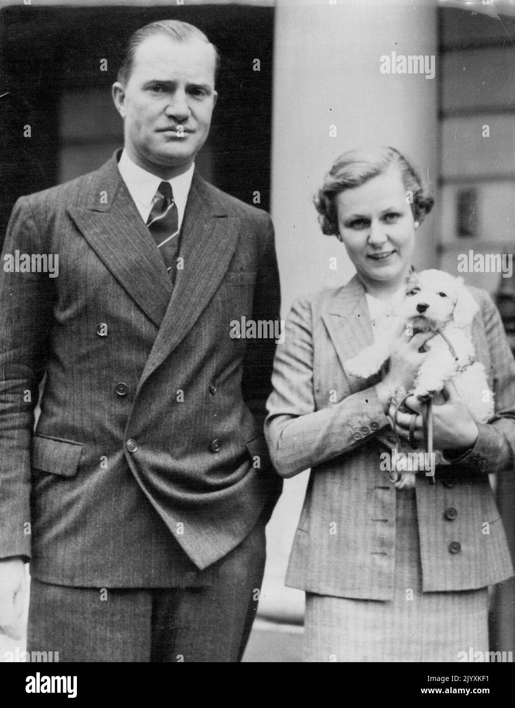 Il Sig. C.W.A. Scott & Wife - Aviator - personalità. 10 maggio 1937. (Foto della pressa associata). Foto Stock