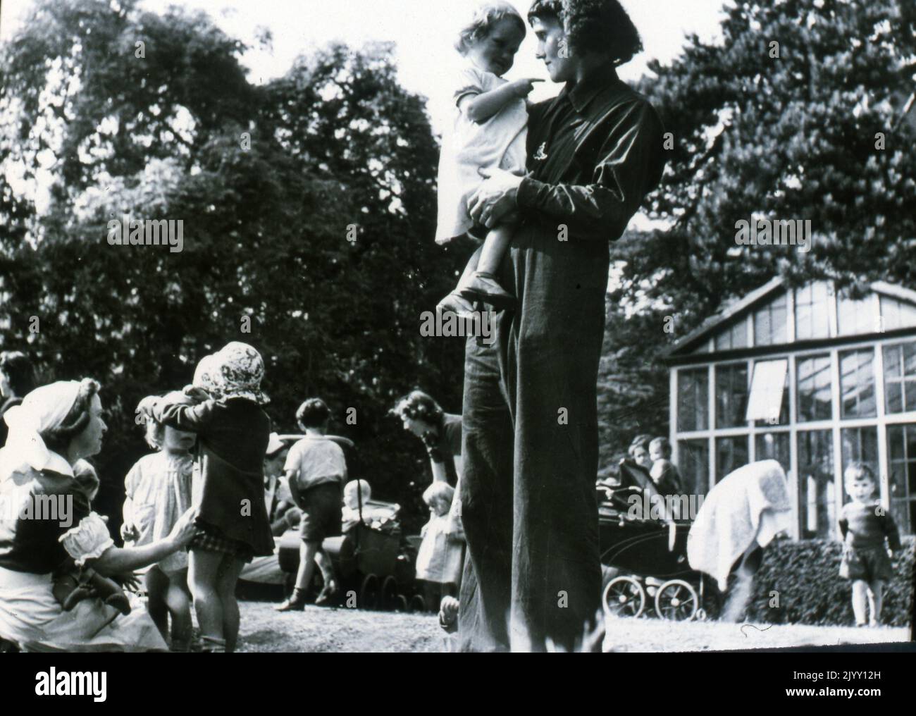 Guerra mondiale due evacuati di bambini si sono presi cura di Birmingham, Inghilterra. 1941 Foto Stock