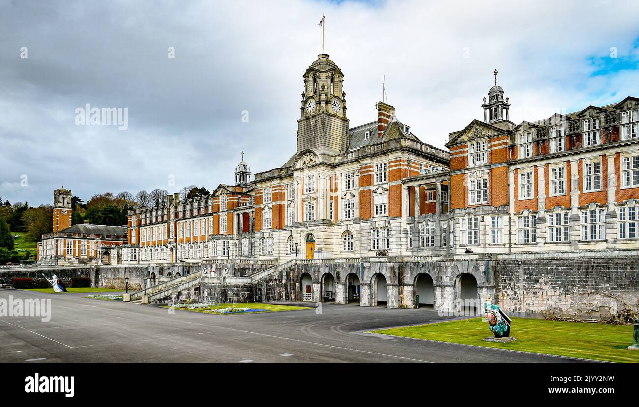 Foto non datata del Britannia Royal Naval College a Dartmouth, Devon, dove il Duca di Edimburgo incontrò per la prima volta la Regina mentre si allenava come un giovane cadetto navale. Il romanticismo del principe Filippo di Grecia e della principessa Elisabetta è nato da un incontro estivo al Royal Naval College di Dartmouth nell'anno 1939. Philip, che aveva appena 18 anni, fu introdotto a Elisabetta di 13 anni nella casa del capitano del college, in seguito ammiraglio Sir Frederick Dalrymple-Hamilton. Data di emissione: Giovedì 8 settembre 2022. Foto Stock