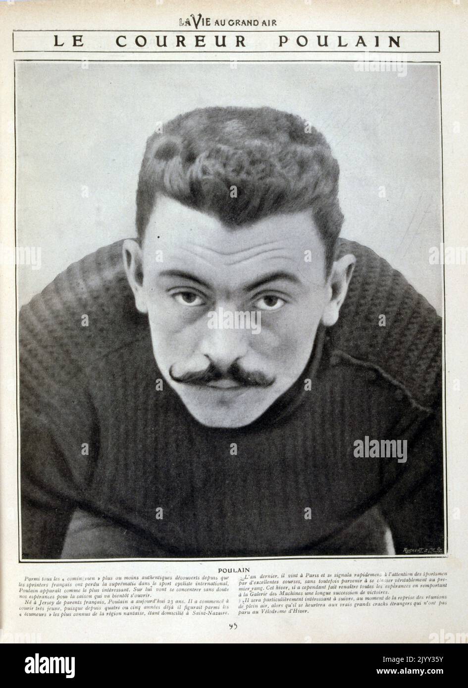 Gabriel Poulain era un ciclista campione francese. Ha fatto diversi tentativi per ottenere un volo a motore umano e nel luglio 1921 ha vinto un premio di 10.000 franchi assegnato da Peugeot per un volo di dieci metri ad un'altezza di un metro, su una bicicletta con due aerei alari nel Bois de Boulogne a Parigi. Foto Stock
