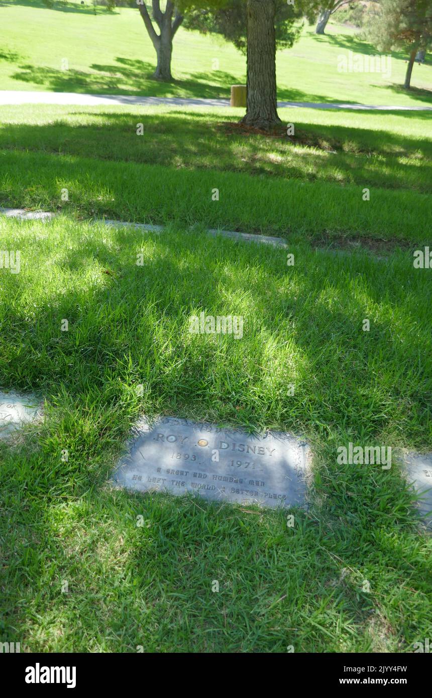 Los Angeles, California, USA 6th settembre 2022 la tomba di Roy O. Disney nella sezione delle colline riparanti al Forest Lawn Memorial Park Hollywood Hills il 6 settembre 2022 a Los Angeles, California, USA. Foto di Barry King/Alamy Stock Photo Foto Stock